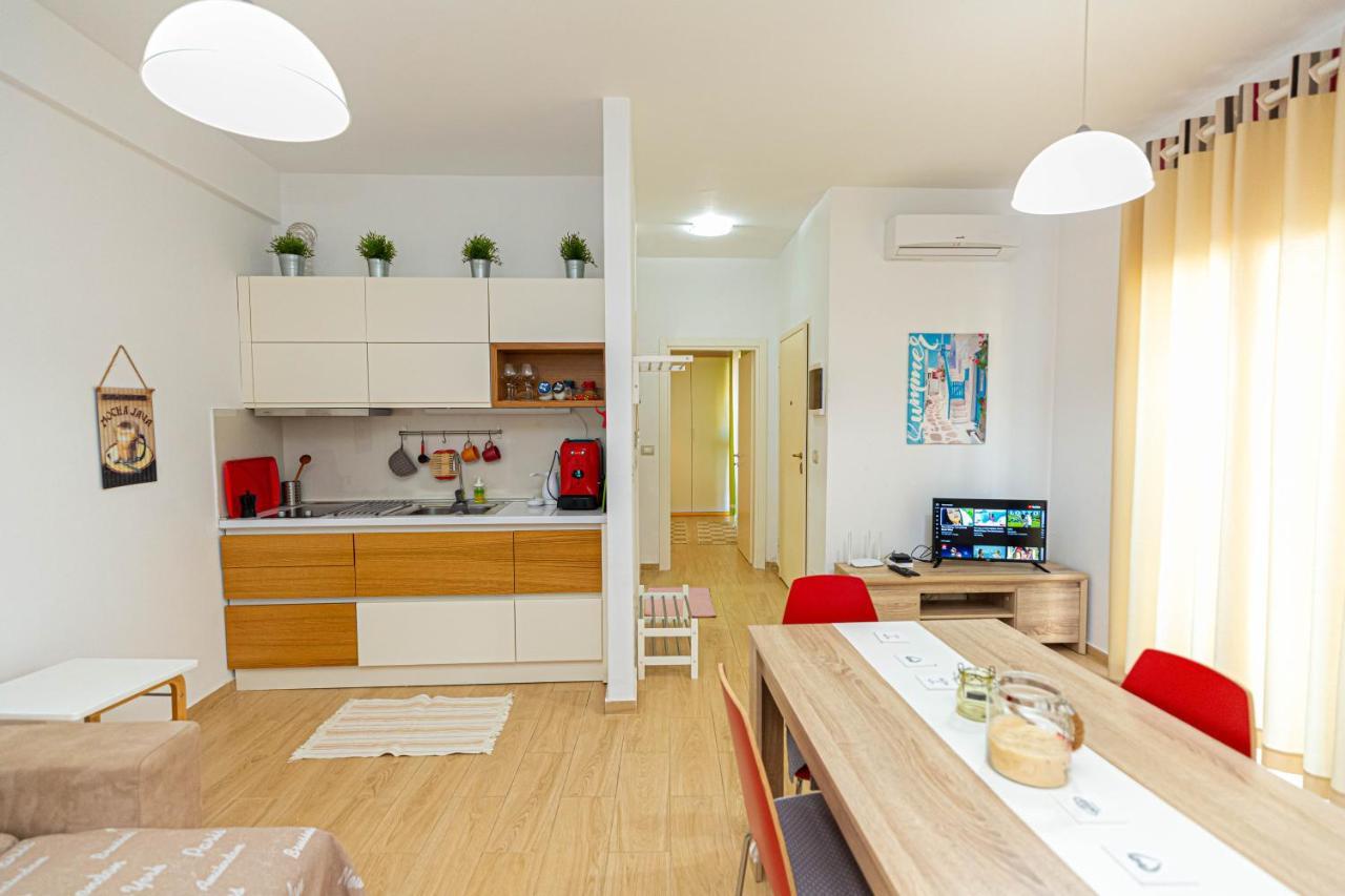 Villa Amos At Aquamarine Residence Vlorë Exteriör bild